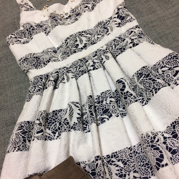 White and Navy Striped Elegant Party Tea Dress - Picture 1 of 6